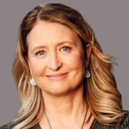 Monika Freyman, MSc,CFA headshot